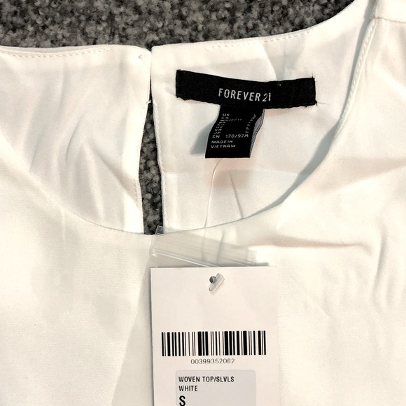 Forever21 Flowy White Layered Top Size Small NWT - Picture 2 of 4
